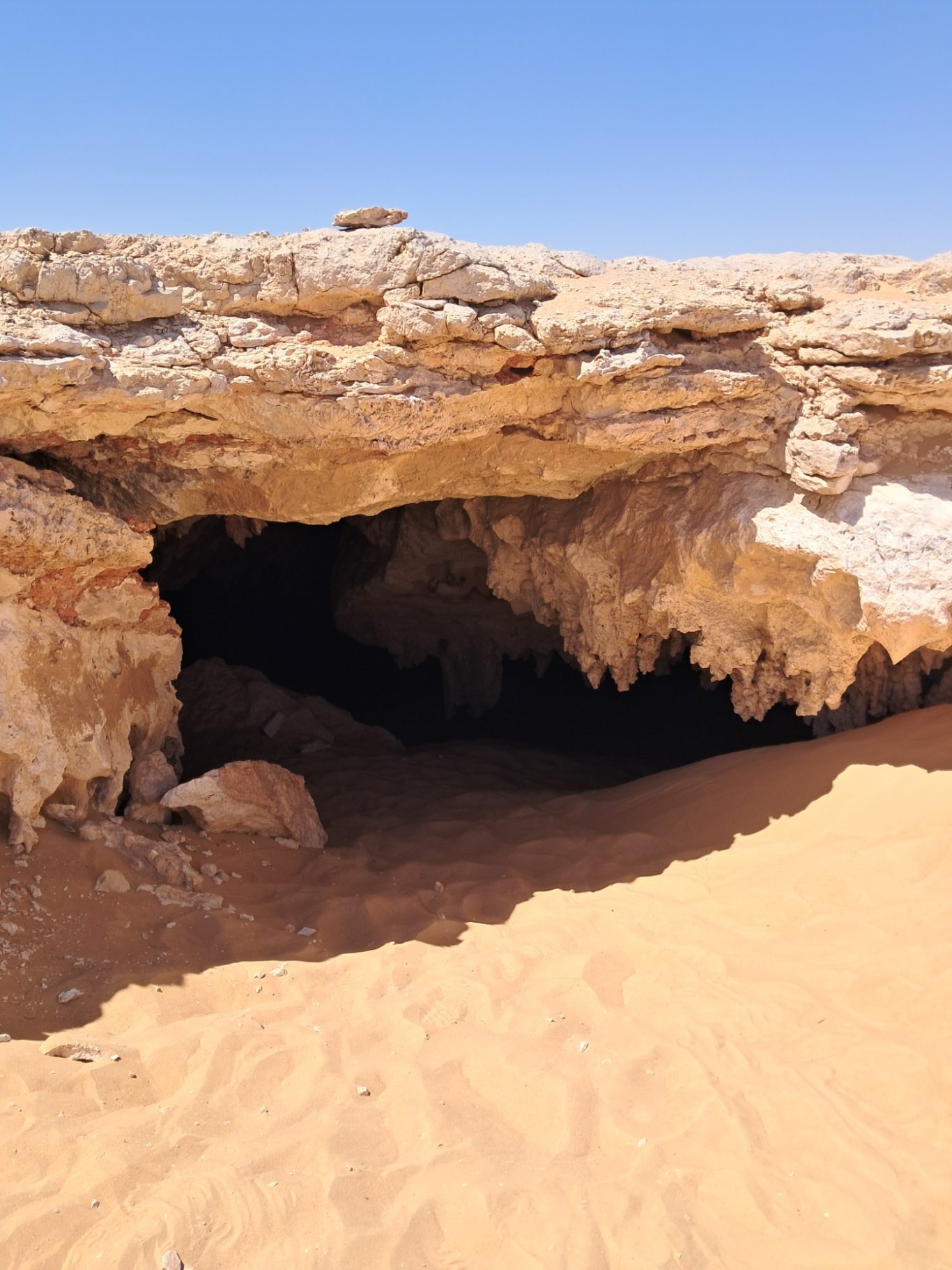 fille du désert - entrée djara cave